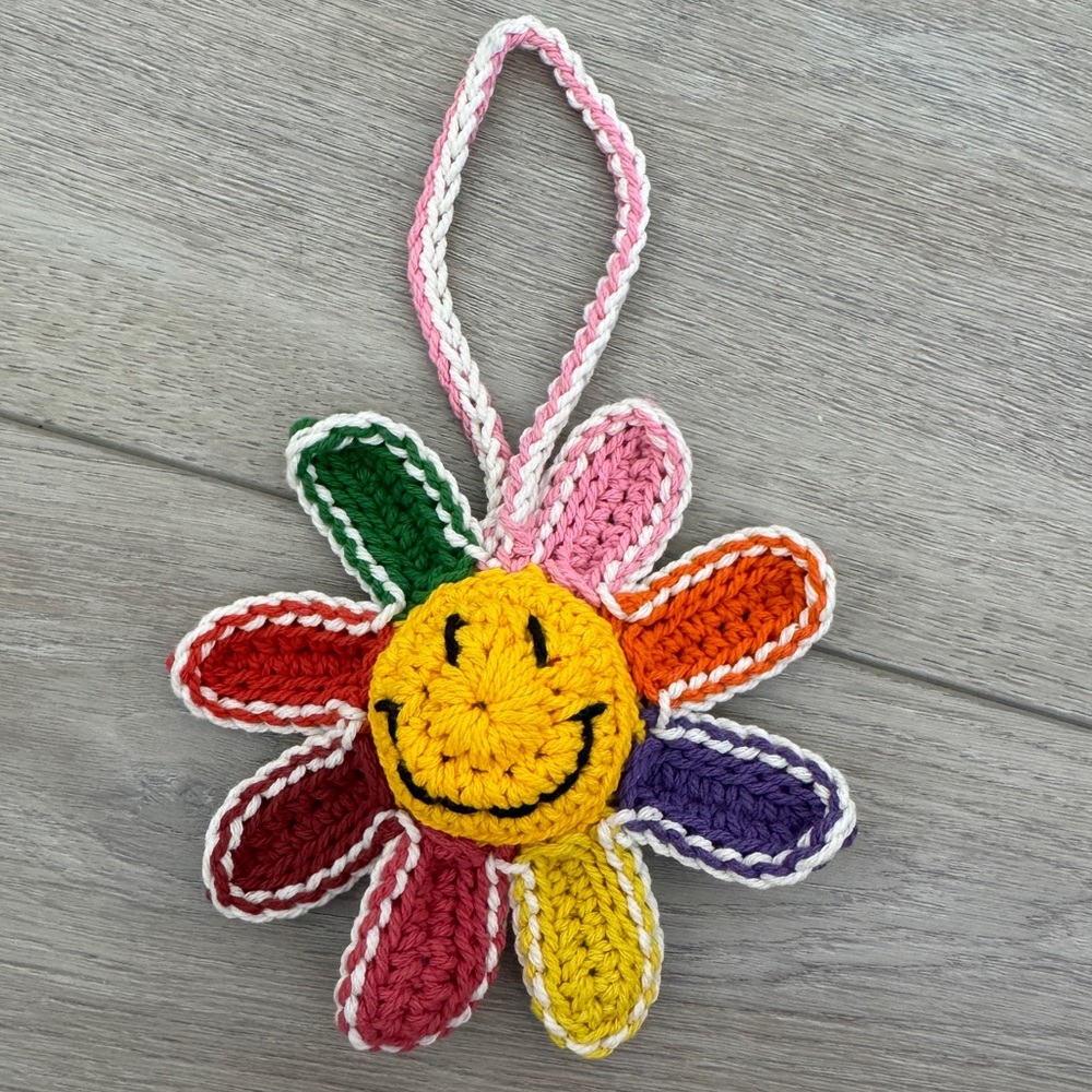 HANDMADE CROCHET FLOWER SMILEY FACE CROCHET KEY PURSE RING